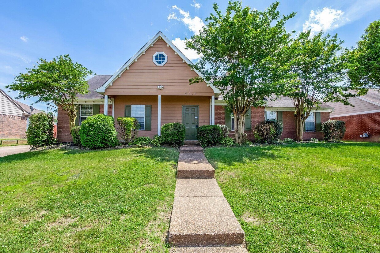 Primary Photo - 6719 Ross Manor Dr