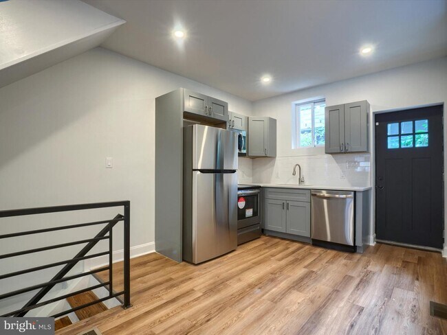 Foto del edificio - 1529 N Myrtlewood St