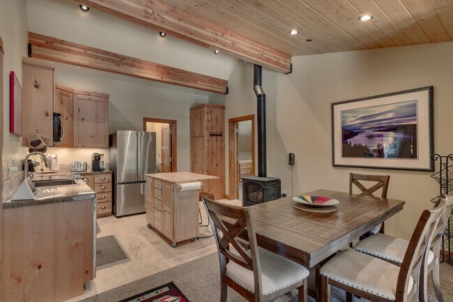 Building Photo - Tahoe City 5 Bedroom Ski Lease