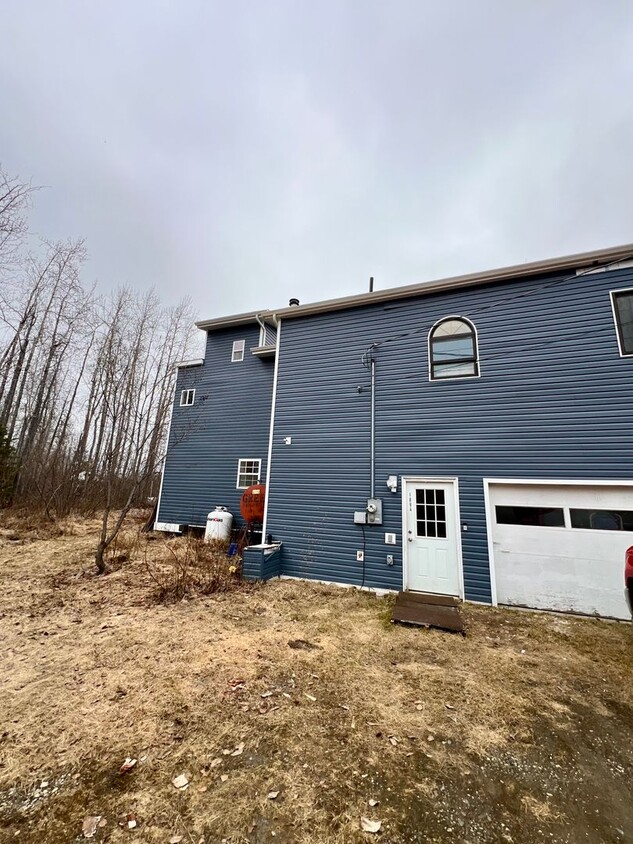 Primary Photo - Charming 3-Bedroom Home in Fairbanks / Pet...
