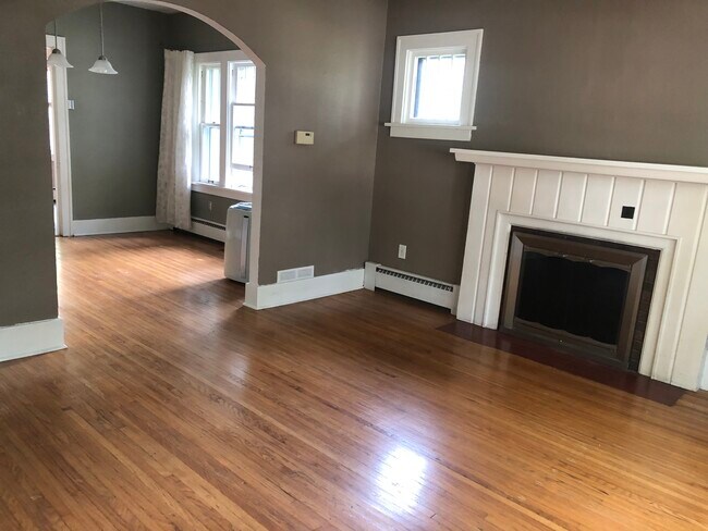 Foto del edificio - 124 Highland Dr