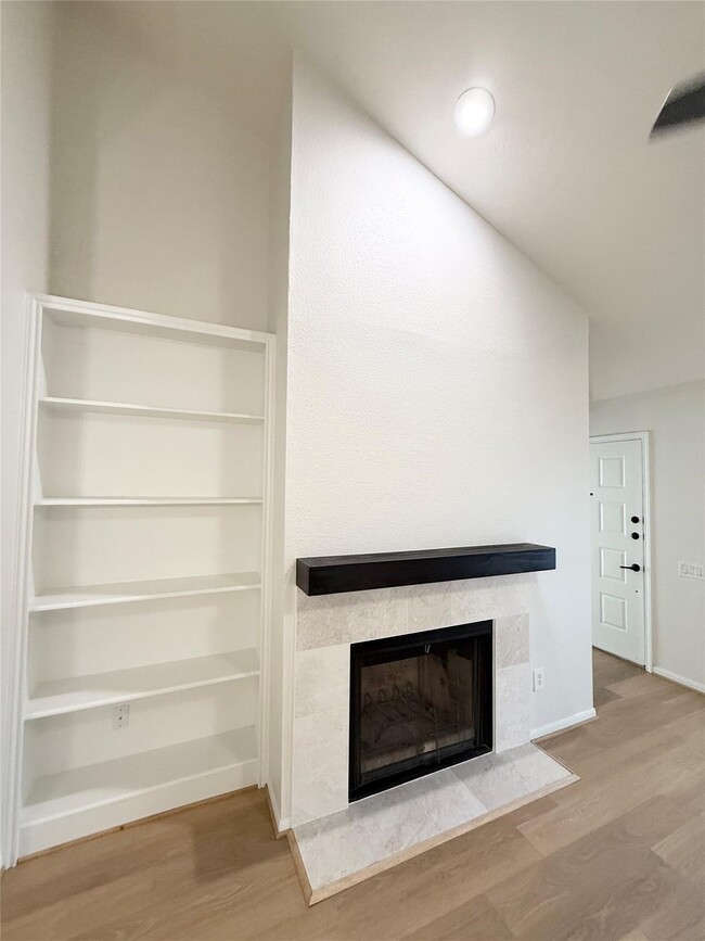 Building Photo - 1860 White Oak Dr