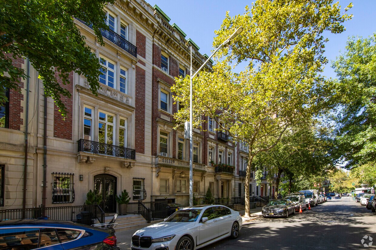 42-44 W 74th St New York, NY 10023 - 42-44 W 74th St