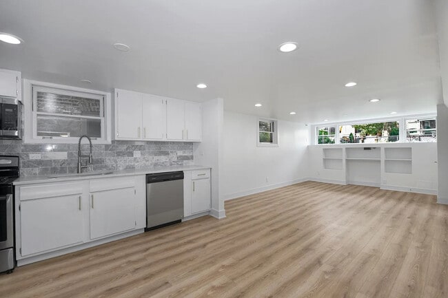 Building Photo - 2735 N Mozart St