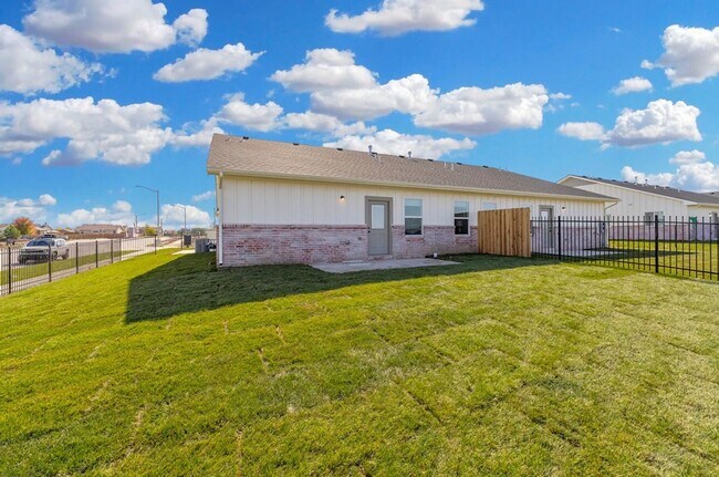 Building Photo - Brand New Townhome in Goddard, KS!!