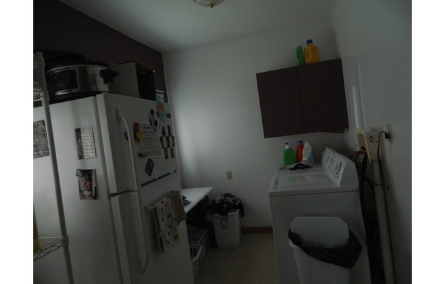 Foto del edificio - 2-Story House, 4Bed/2Bath with Lots of Room, Washer/Dryer. Pet Friendly & Large Yard