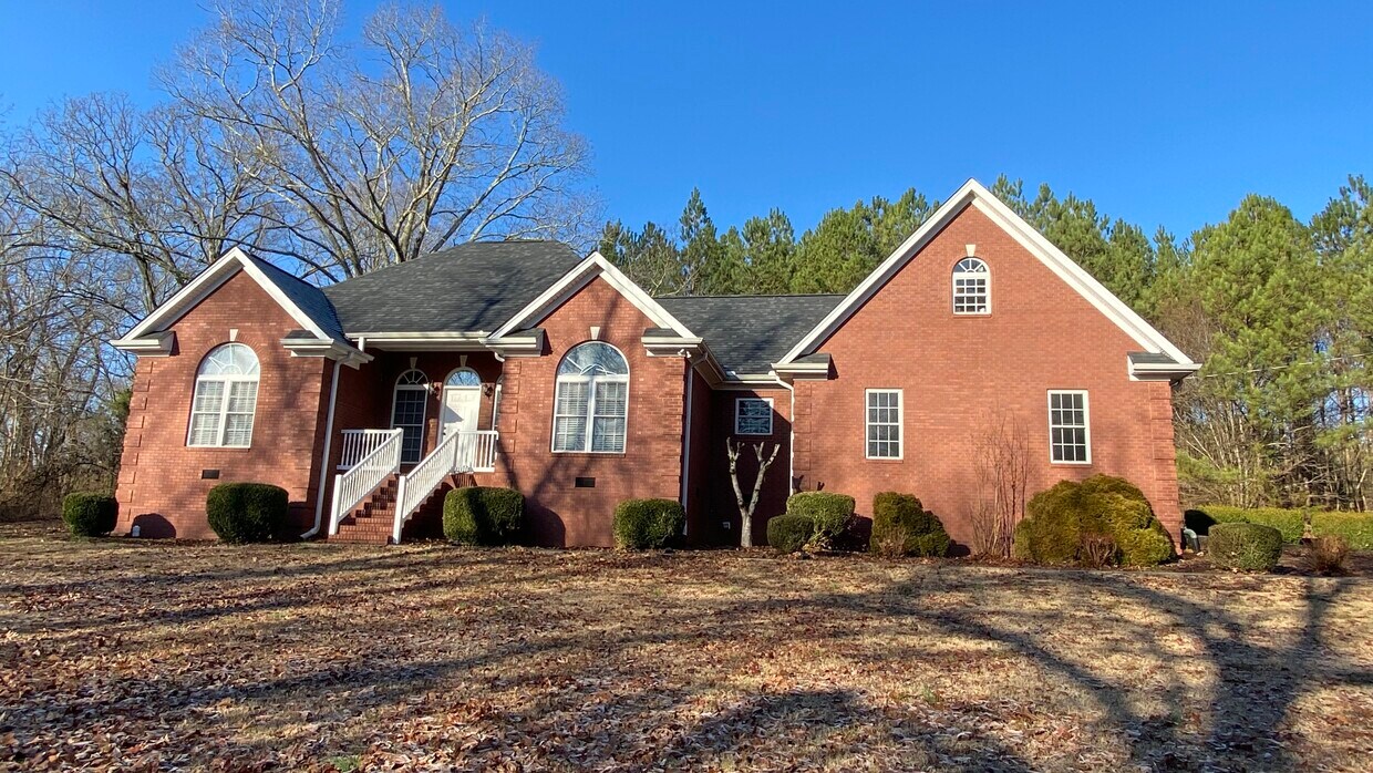 Beautiful all brick home on 2.6 partially wooded acres - 450 County Road 421