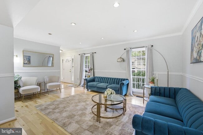 Building Photo - 8664 Pohick Forest Ct