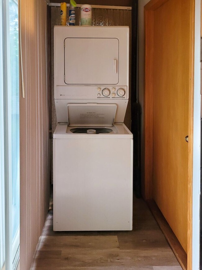 Foto del edificio - 7911 University Ave