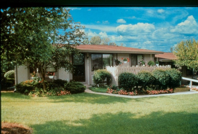 Building Photo - Flats at 2875