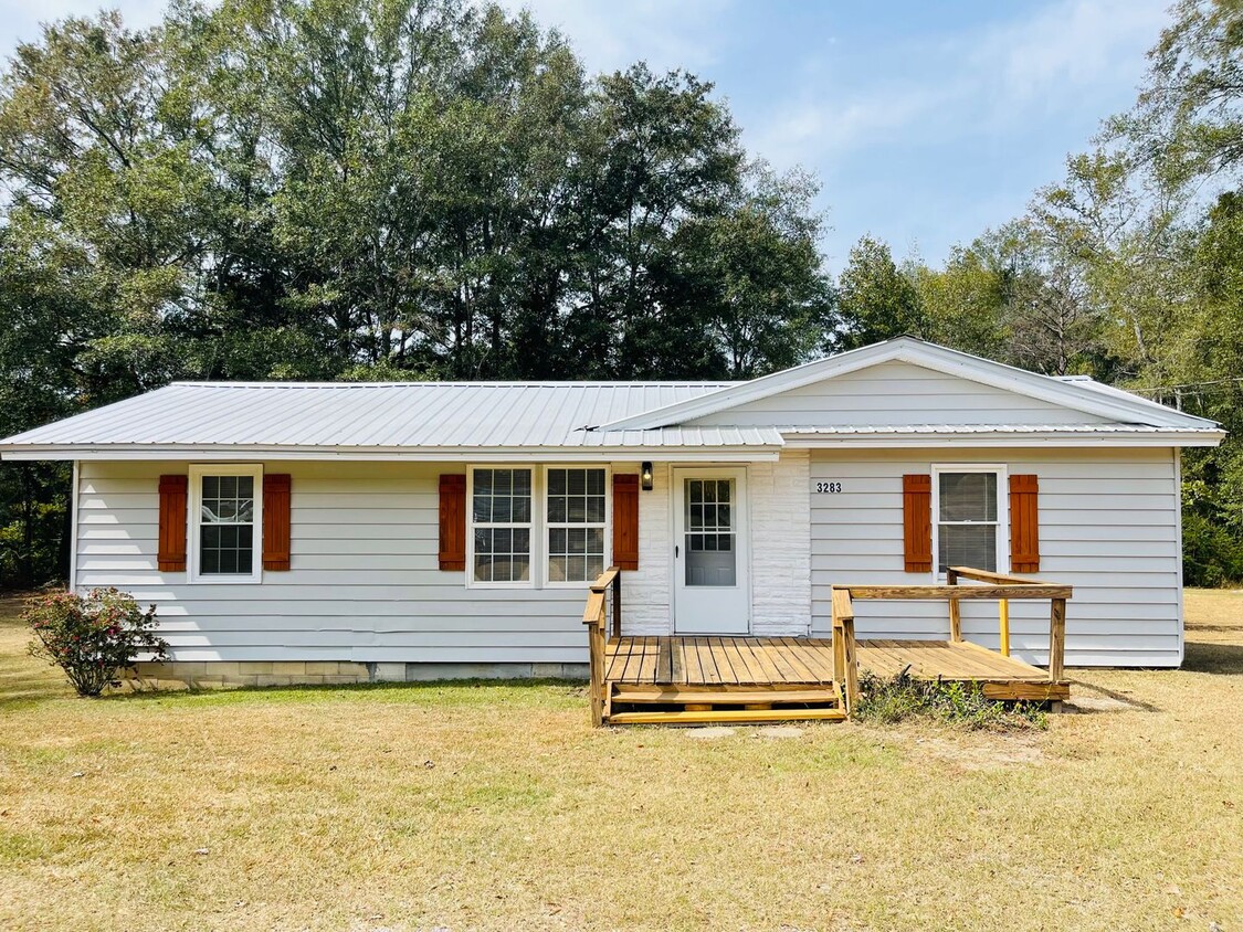 Foto principal - Delightful 3-Bedroom home in Deatsville, AL.