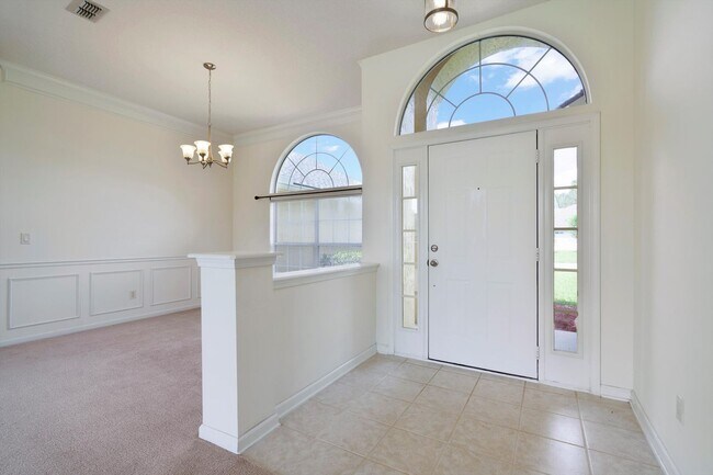 Foto del edificio - 529 E Silverthorn Ln