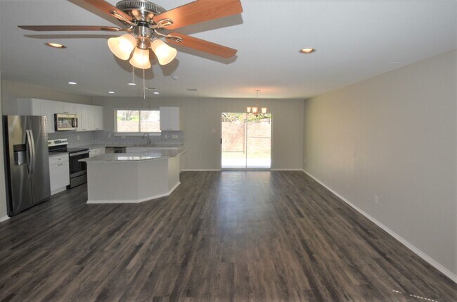 Foto del edificio - 8664 Boswell Meadows Dr