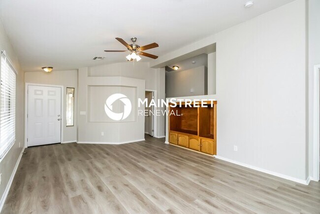 Building Photo - 3 Bedroom Pet-Friendly Home in PHOENIX, AZ with Main Street Renewal
