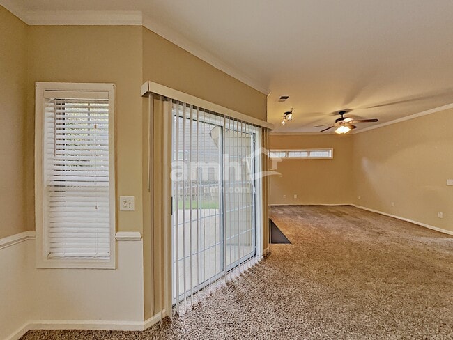 Foto del edificio - 368 Downing Creek Trl