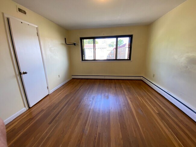 Foto del edificio - Concord Condo - Heat and Hot Water Included!