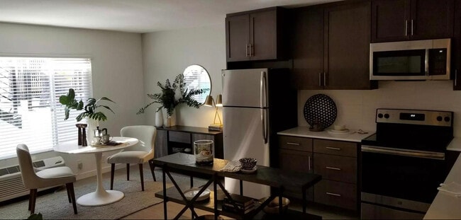Kitchen/Dining Combo - 4560 Florida St