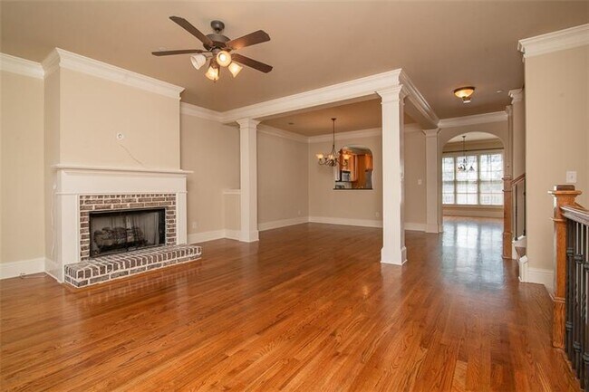 Foto del edificio - 875 Mountain View Terrace NW