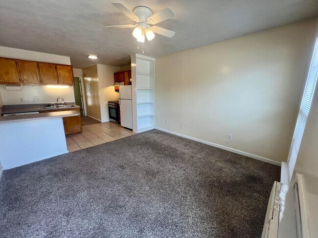 Foto del edificio - 1BR 1BA Ground Level Apt., Free Water! - *No pets*