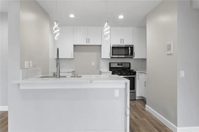 Building Photo - Recently remodeled a One bedroom penthouse