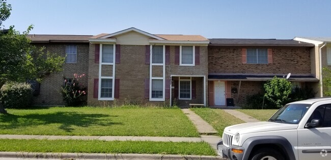 Building Photo - 2207 Montclair Dr