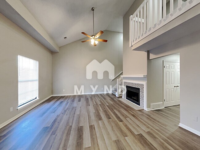 Building Photo - 8219 Town N Country Dr