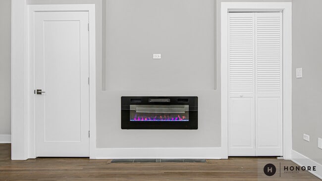 Building Photo - 807 N Wabash Ave