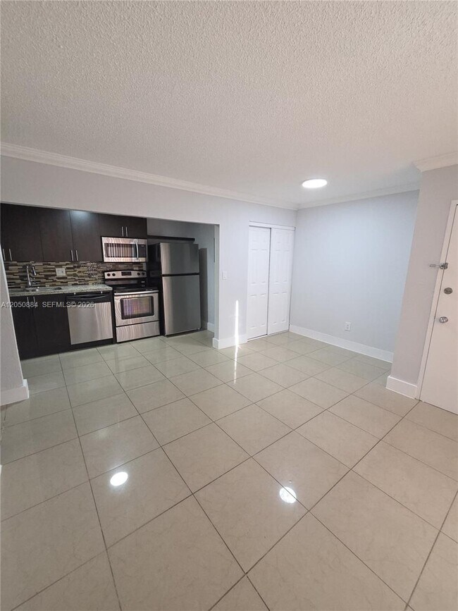 Foto del edificio - 4170 NW 79th Ave