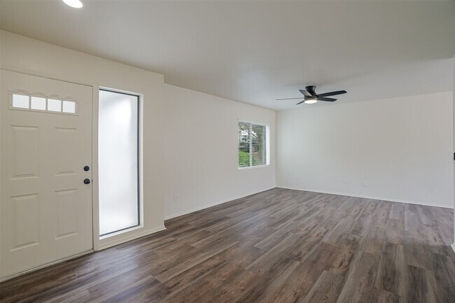 Foto del edificio - 2 bedroom, 2 bath condo near the airport