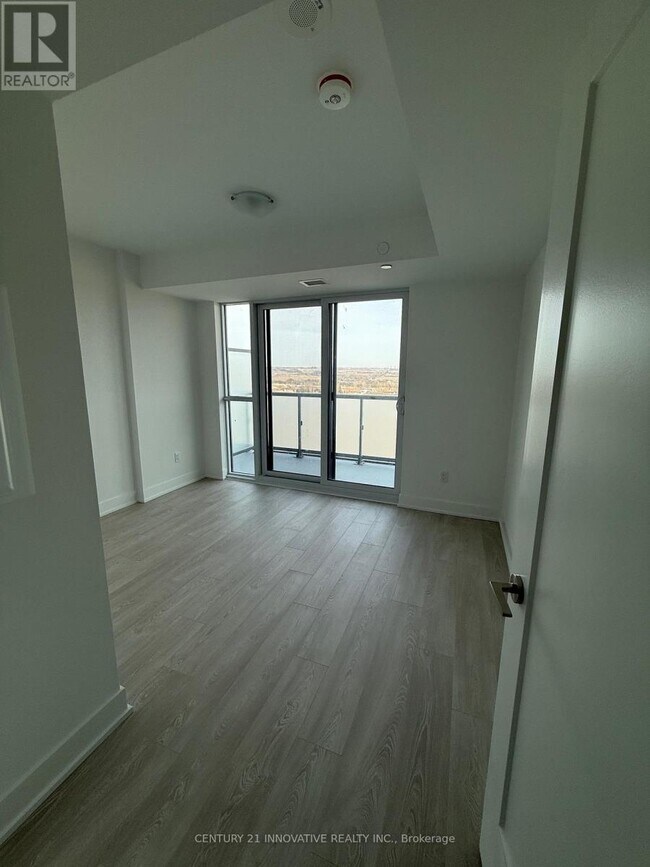Photo du bâtiment - 2545-2545 Simcoe St N