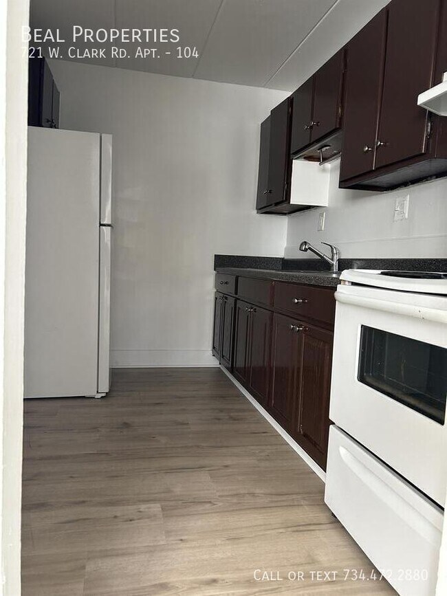 Foto del edificio - 721 W Clark Rd