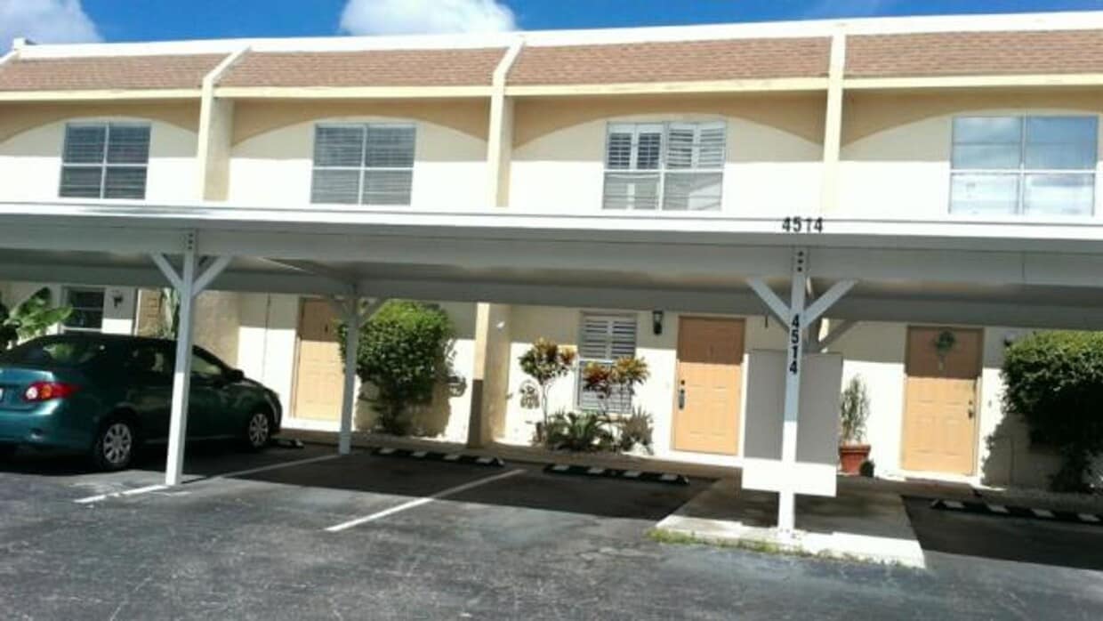 Primary Photo - SW area Condo with a pool