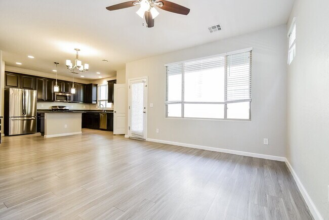 Foto del edificio - 10440 Yew Blossom Ave