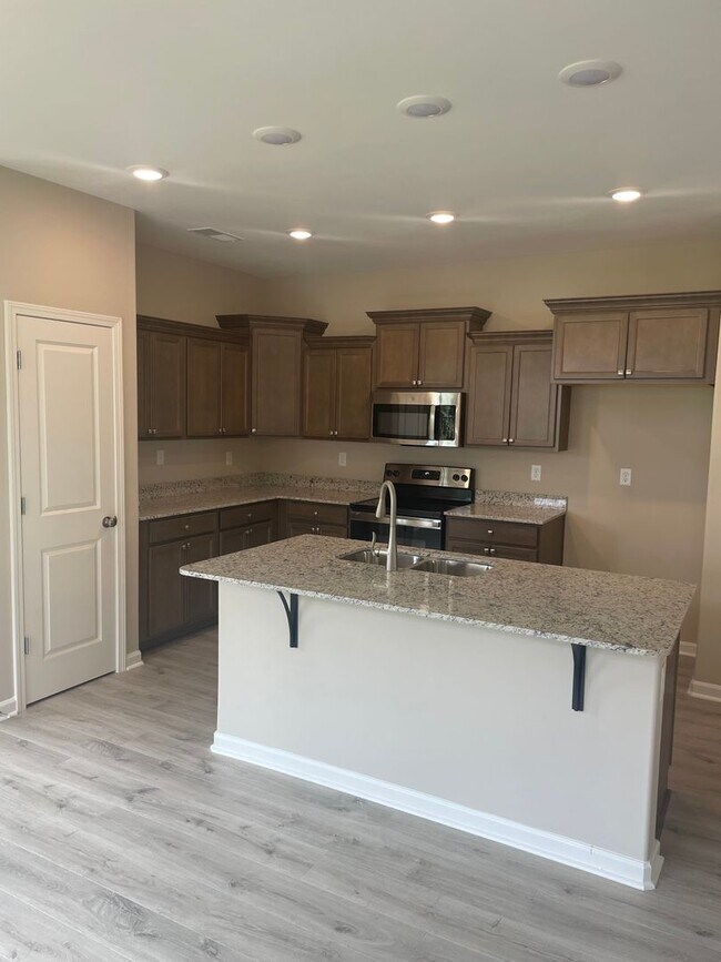 Foto del edificio - 4 BR/3 BA in Central Park area of Southave...