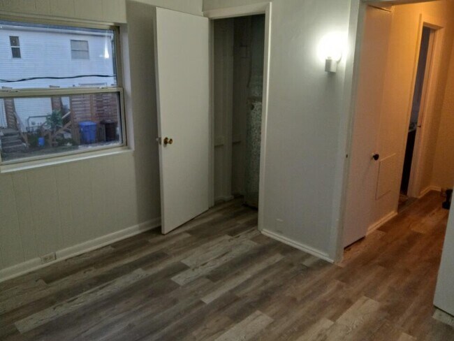 Foto del edificio - 318 E Fairview Rd