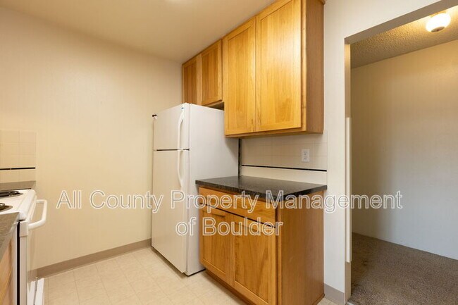 Building Photo - 600 Manhattan Dr