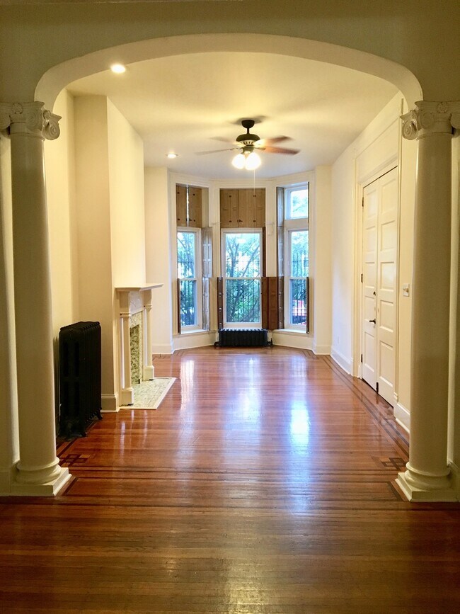 Foto del edificio - For Rent: Charming Living on St. Paul Street MD 21218 – Your Urban Retreat Awaits!