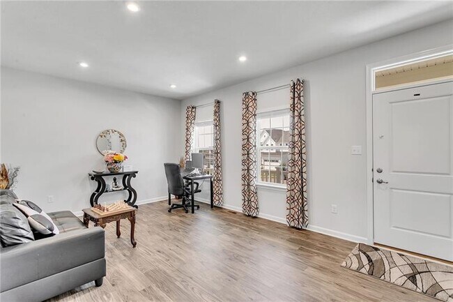 Building Photo - 210 Dior Dr