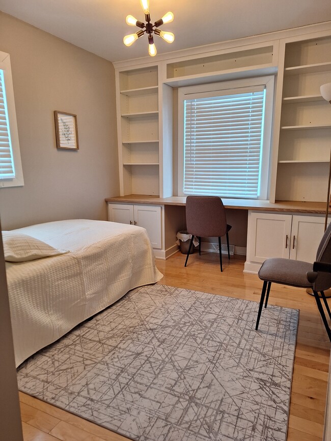 Building Photo - 227 Juneway Terrace
