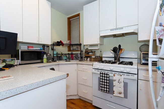 Foto del edificio - 1305 N Greenview Ave