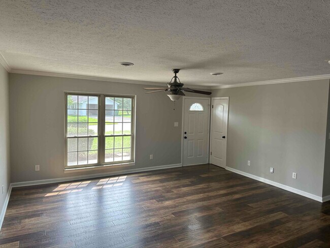 Building Photo - 912 Brentwood Dr