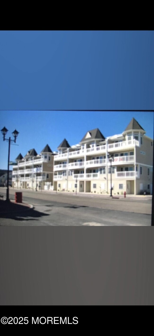 Building Photo - 1301 Boulevard