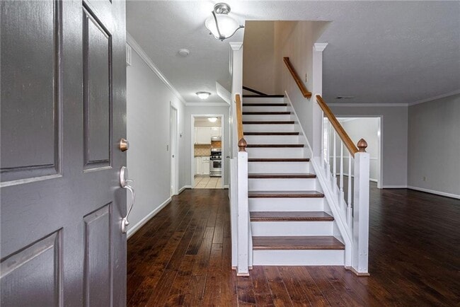 Building Photo - 8895 Club River Dr