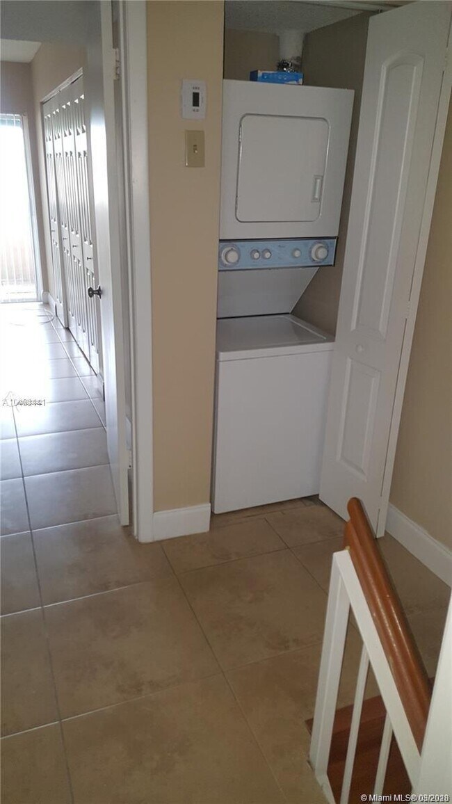 Foto del edificio - 8660 NW 5th Ter