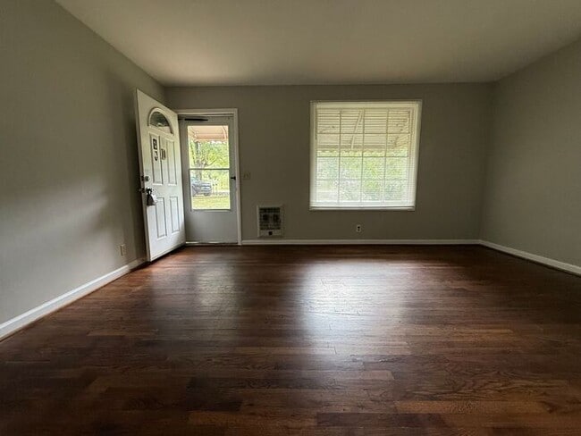 Building Photo - Cute 1 Bedroom in East Nashville!
