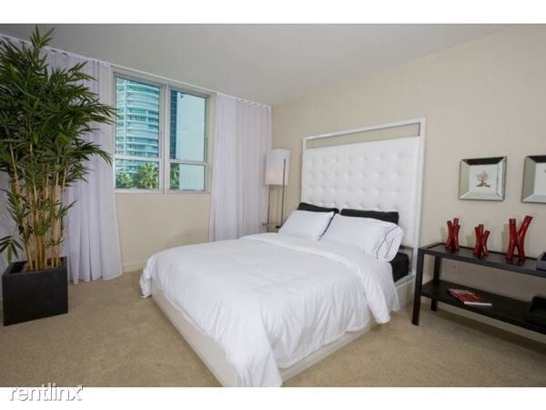 Building Photo - 1 br, 1 bath Apartment - 15 Brickell Avenue