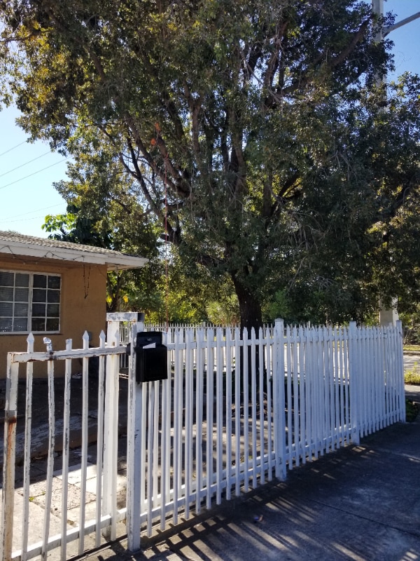 Foto del edificio - 1298 NW 38th St