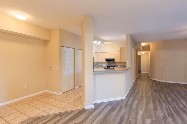 Foto del edificio - 340 Crestwood Cir