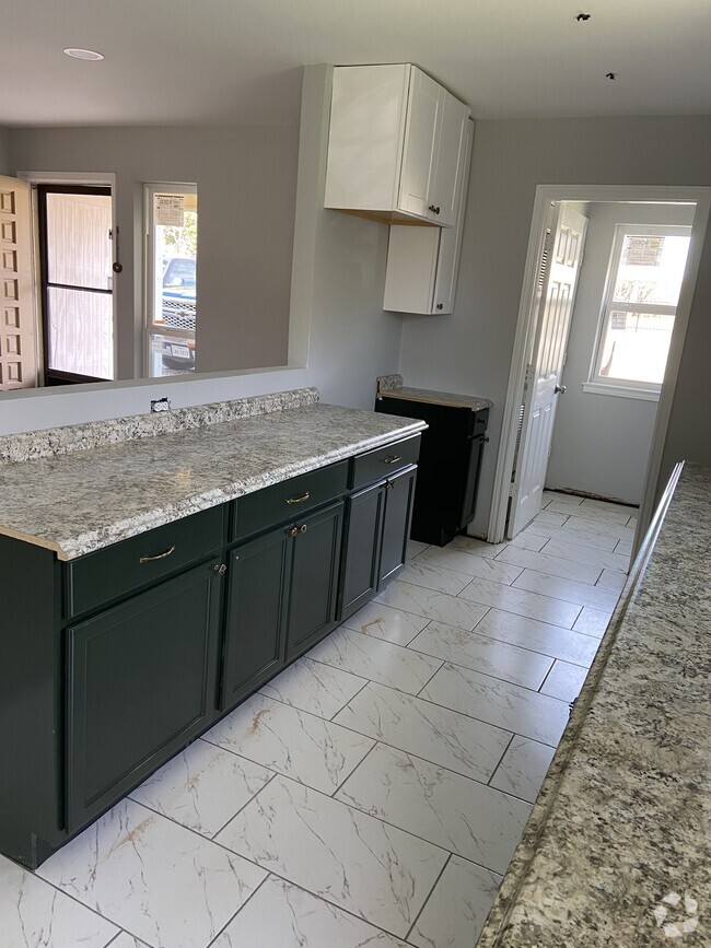 Building Photo - 126 Oak Hill Dr