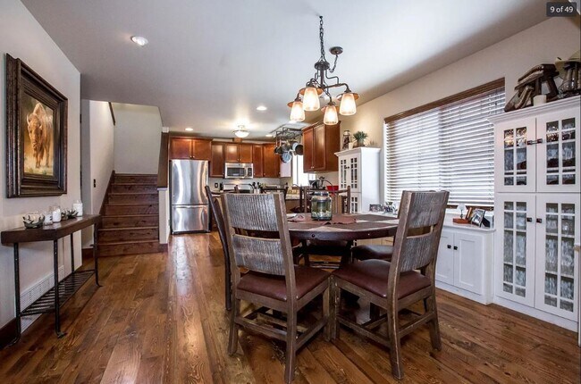 Foto del edificio - 670 Woodside Ln